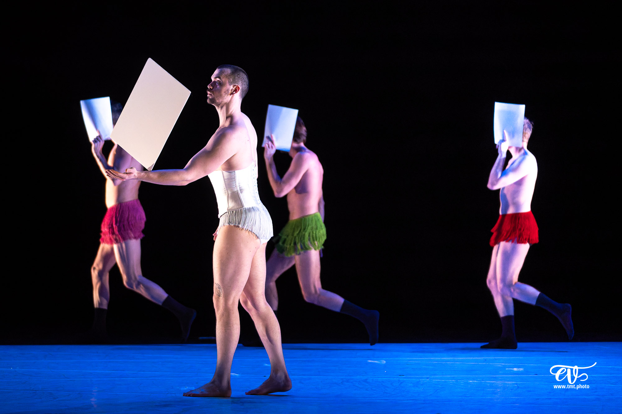 A4 (COMME LA FEUILLE) CIE CHICOS MAMBO